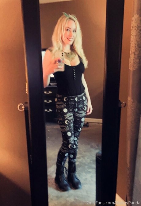 malloypanda pornographic model gallery