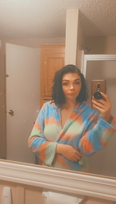 honey girl model naked pic