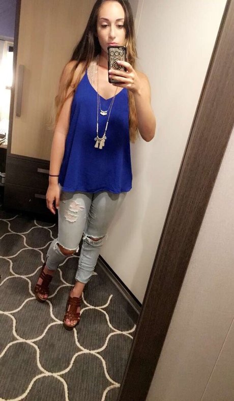 Leila Saltzman pretty model galleries