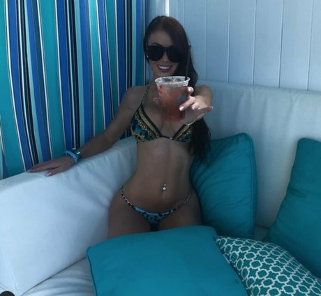 Courtney O Connell xxx model image