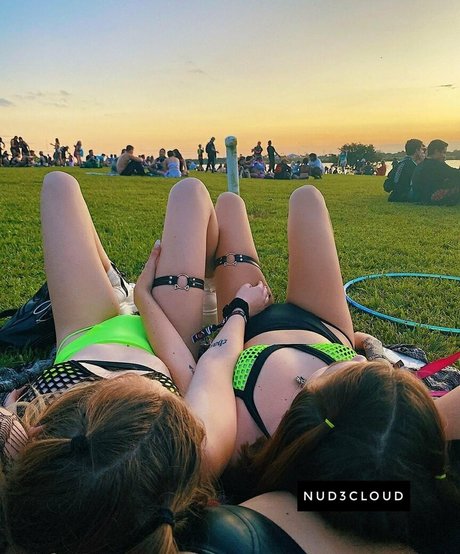 Chloe Mettenbrink top model images