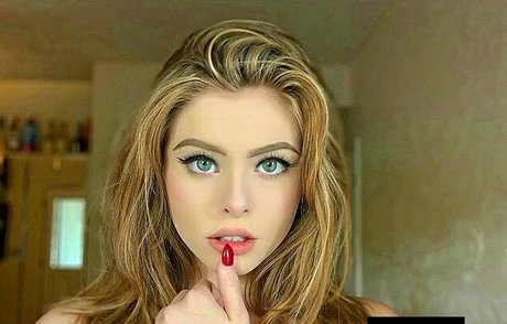 Chloe Mettenbrink hd actress pictures