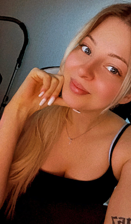 mom daughter onlyfans sexy pic