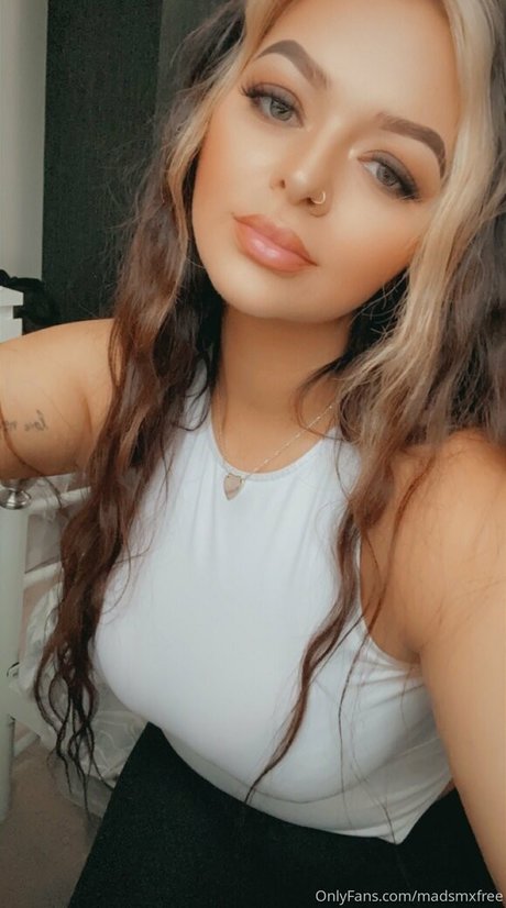 madsmxfree pretty model photo