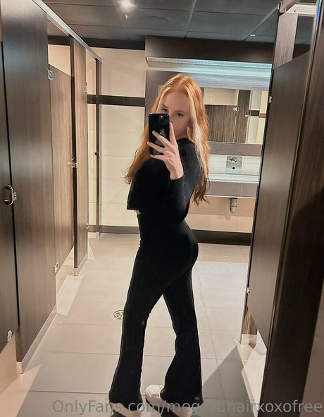 megredhairxoxo tease pornstar exclusive galleries