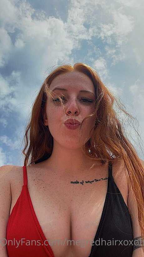 megredhairxoxo tease model naked pics