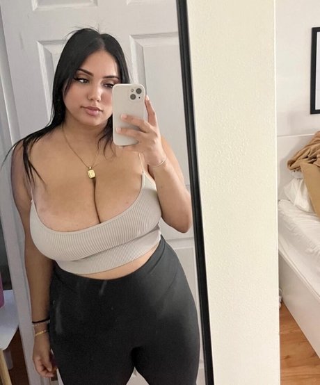 mynamesydalia model pornographic image