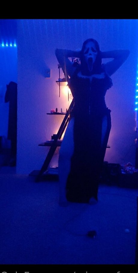 crimsonfuryfree star adult pictures