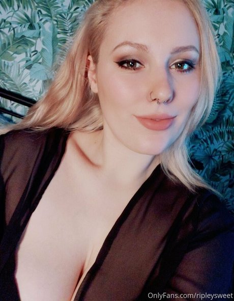 ripleysweet erotic actress image