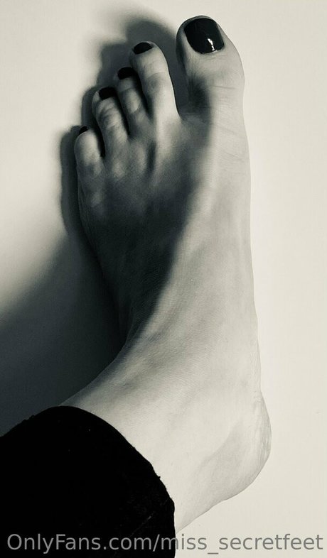 miss secretfeet model best picture