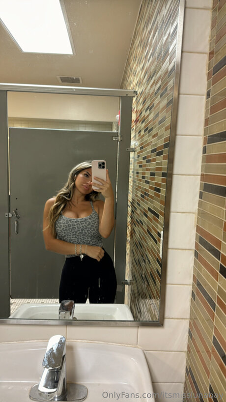 Itsmisslunabay pornstar adult pic