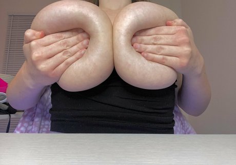 AbigailHarperXO adult model pictures