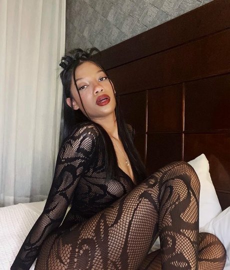 Eden Jabari star sexy pic