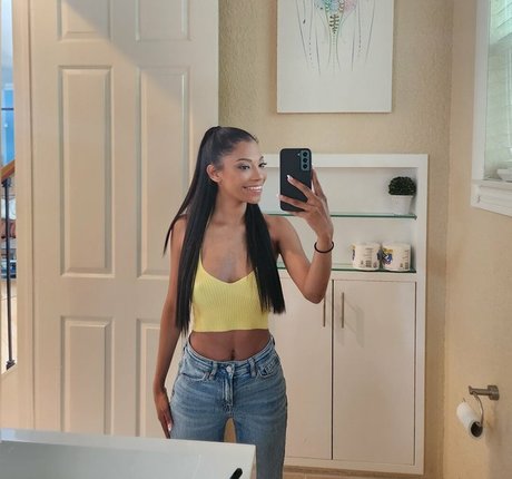 Eden Jabari adult model picture