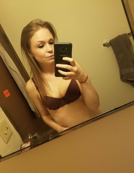 jonzeylove96 model erotic photo