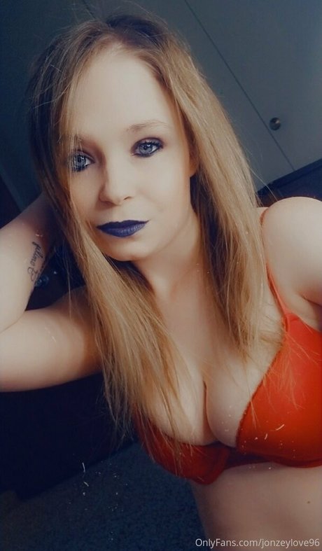 jonzeylove96 model adult photos