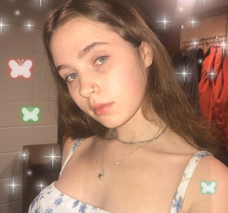 Clairo star high quality picture