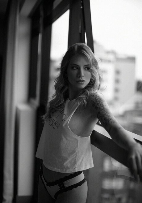 euyaz star naked img