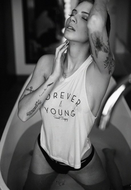 euyaz pornstar sexy pics