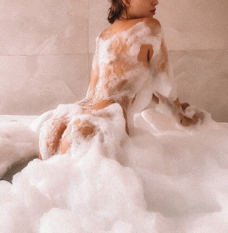 euyaz model xxx photos