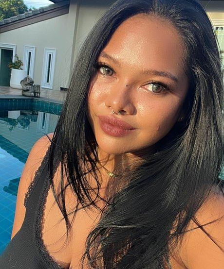 curvymoanaaa sexy pornstar pictures