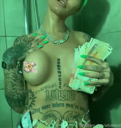 adultekra model beautiful img