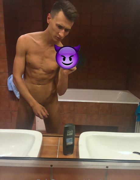 tiny onlyfans erotic photos