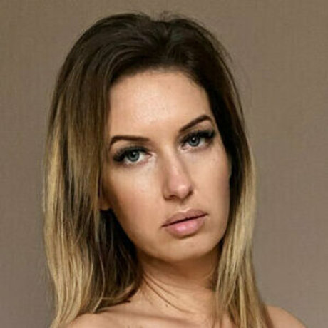 Linette Crown star photos