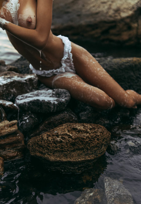 irina moore_ high quality model img