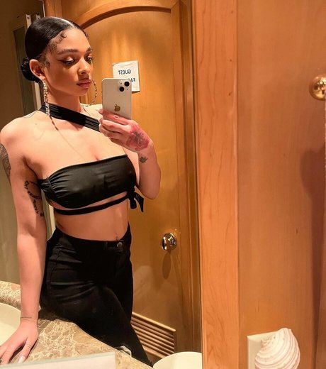 baddie bran model pornographic picture