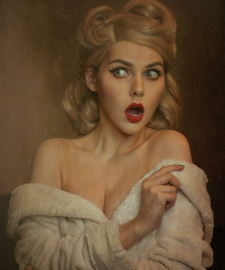 lesbian kissing onlyfans free sexy photo