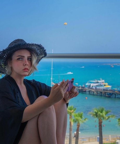 bbw brunette onlyfans hot naked photo