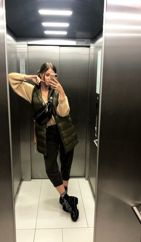 Julia Wieniawa top star archive