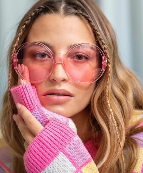 Julia Wieniawa erotic actress pic