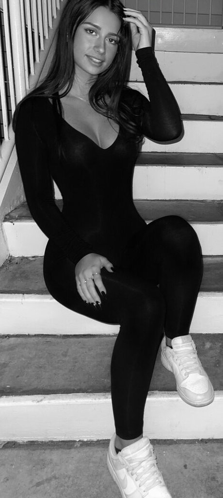 Emma Trout nudes model pic