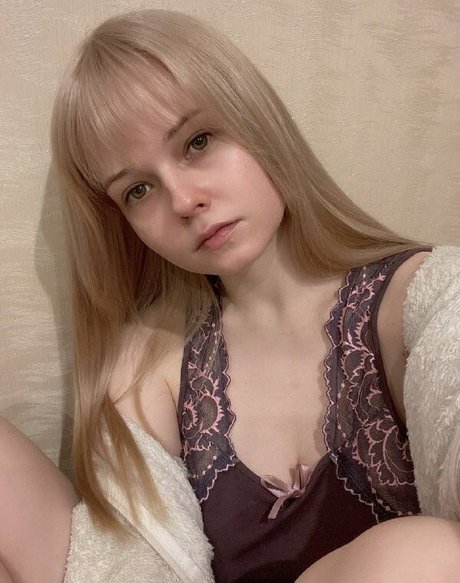 Xiao Elsie erotic actress pics