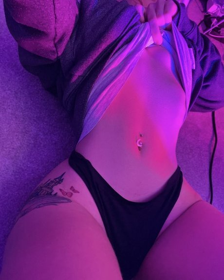 naiadeityy star adult images