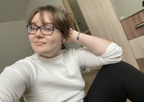 chubbynixiesin nude model photo