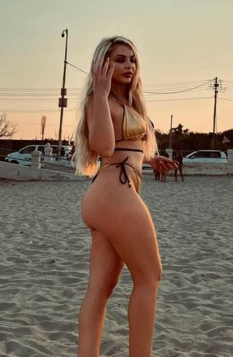 Maltese Girls star img