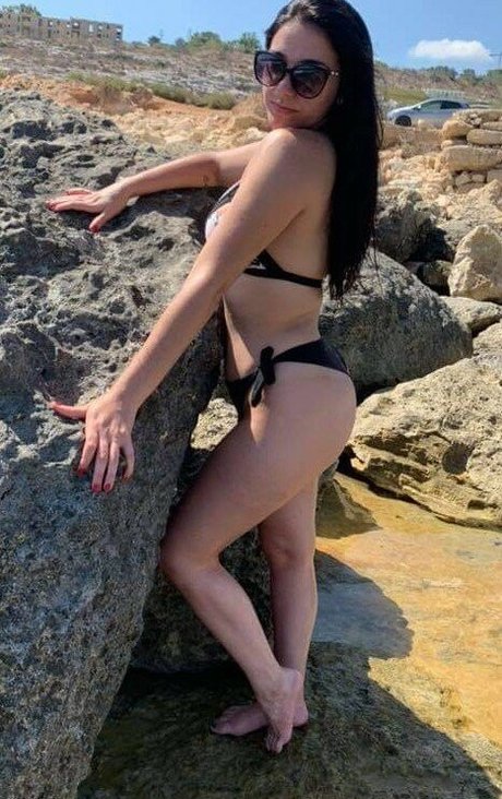 Maltese Girls art pornstar pic