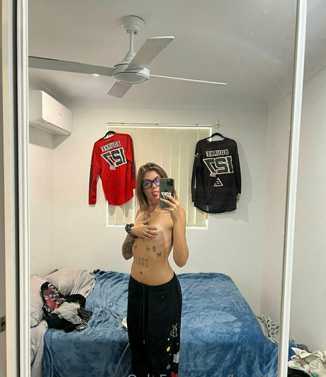 kayakissesxo nude pornstar gallery