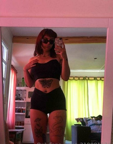 lola deinnn high quality model images