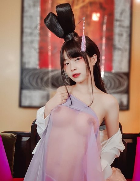 Kimmyyoy model naked pic