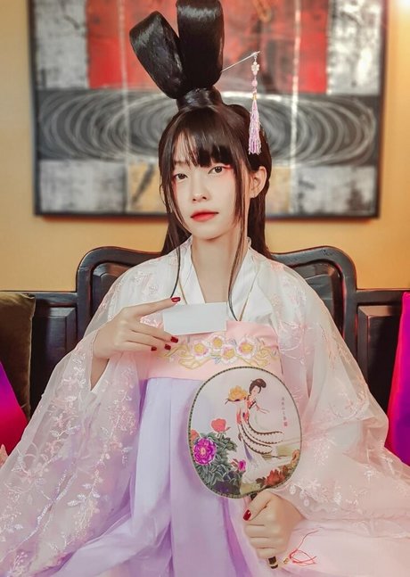 Kimmyyoy erotic actress img