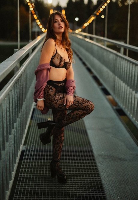 Cynthiabrunette96 pretty actress galleries