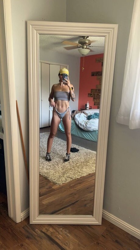 Mia Mae erotic actress img