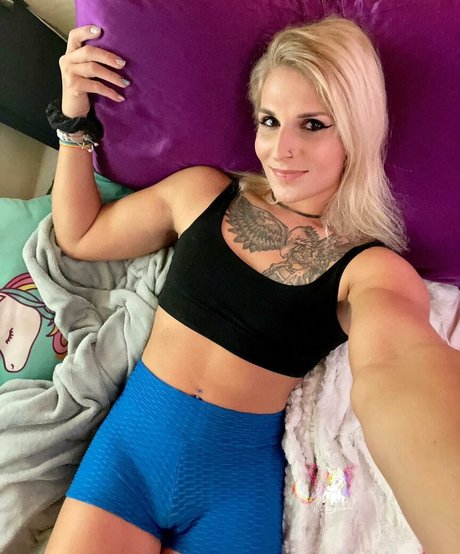 Hottrayne pornographic actress photo