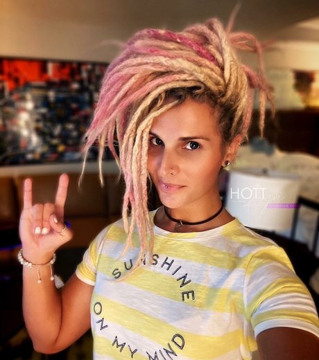 Hottrayne star erotic archive