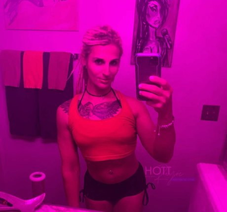 Hottrayne hd pornstar picture