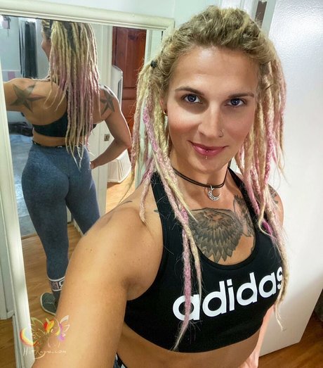 Hottrayne pornstar perfect images